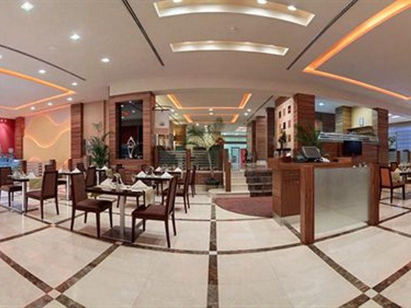 Hilton Garden Inn Riyadh Olaya Exterior foto